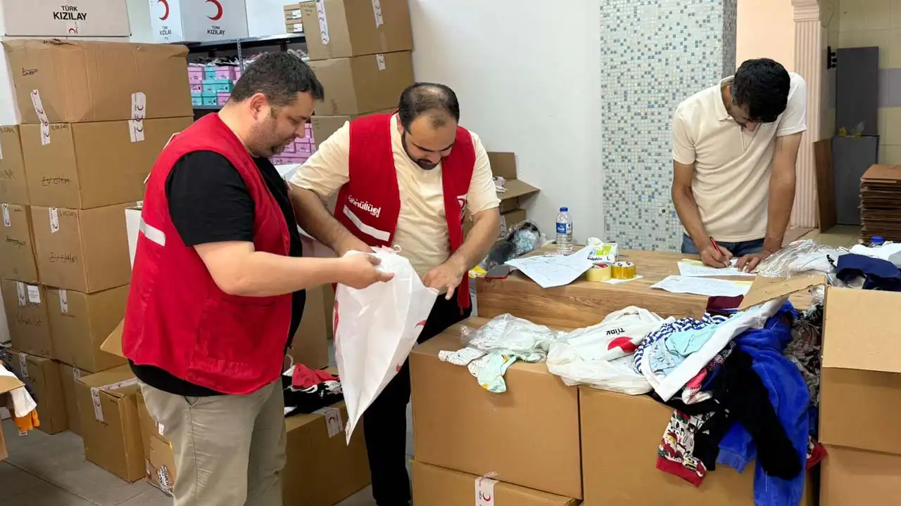 Konak Kızılay’dan Tepecik Hastanesi’nde anlamlı bayram hediyesi haberinin görseli