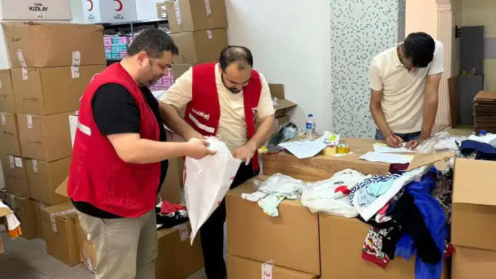 Konak Kızılay’dan Tepecik Hastanesi’nde anlamlı bayram hediyesi