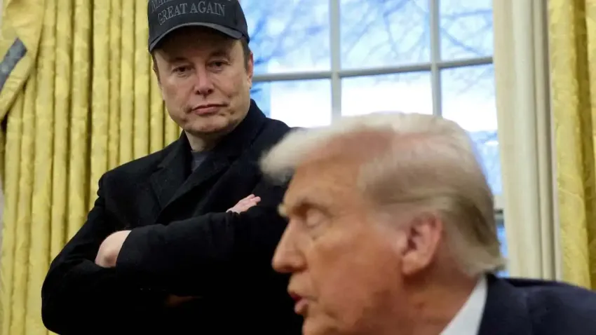 Musk-Trump gerilimi uzaya sıçradı: Dragon kapsülü tehlikede haberinin görseli