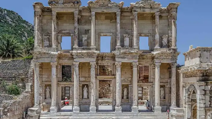 Tarihin izinde: Efes Antik Kenti’nde büyüleyici bir yolculuk| Efes Antik Kenti nerede?