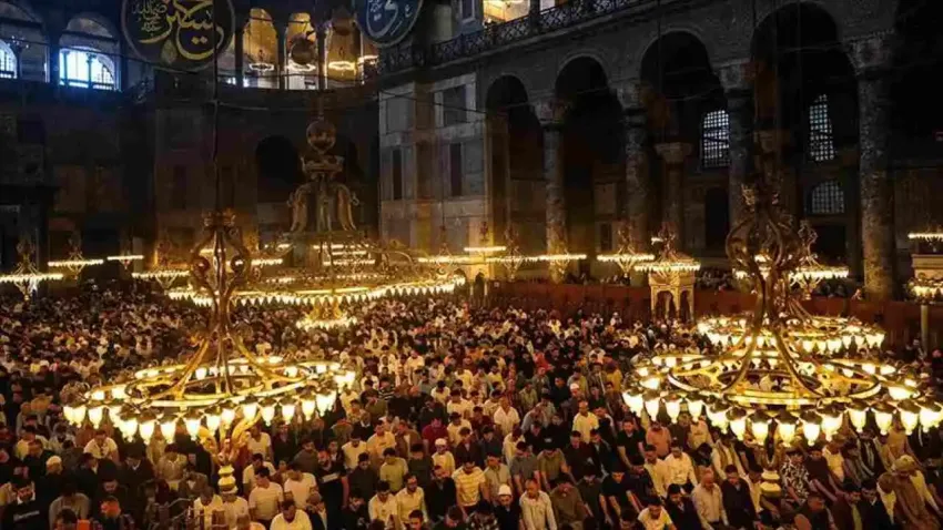 Türkiye’de Kurban Bayramı coşkusu: Camiler doldu taştı haberinin görseli