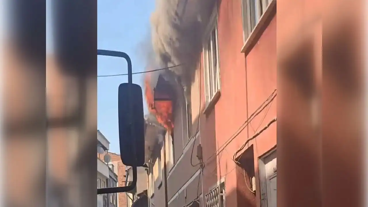 2 katlı binada büyük yangın haberinin görseli