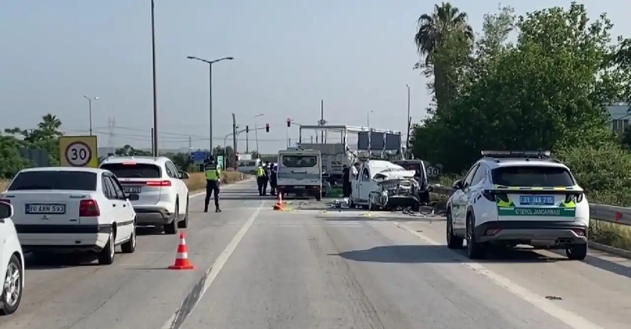 Hatay’da zincirleme kaza: 1 kişi hayatını kaybetti, 1 kişi yaralandı haberinin görseli