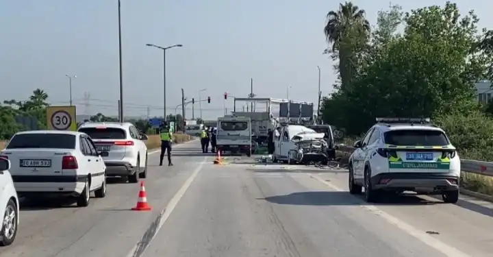 Hatay’da zincirleme kaza: 1 kişi hayatını kaybetti, 1 kişi yaralandı