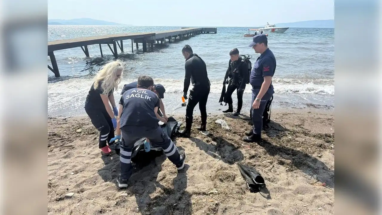 İskeleden denize atlayan Abdulhamit boğuldu, onu kurtarmak isteyen kişi son anda kurtarıldı haberinin görseli