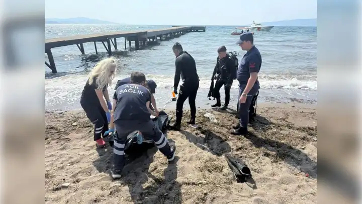 İskeleden denize atlayan Abdulhamit boğuldu, onu kurtarmak isteyen kişi son anda kurtarıldı
