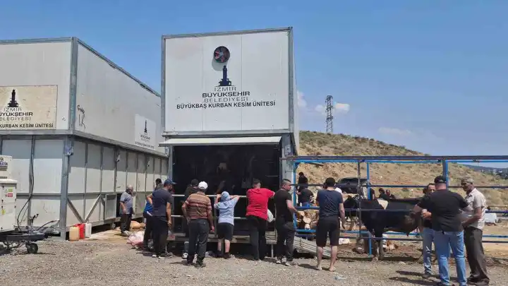 İzmir Büyükşehir Belediyesi’nden bayramda güvenli ve hijyenik kurban kesimi hizmeti