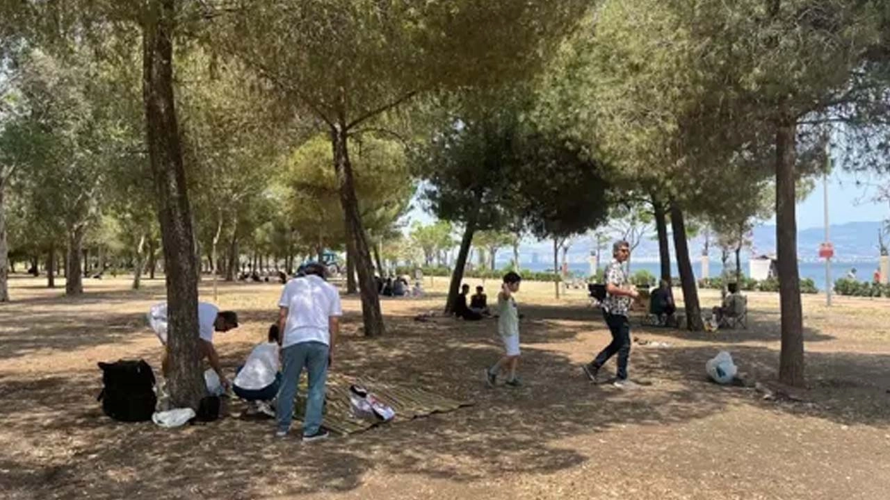 İzmir&#039;de bayram tatili piknik alanlarını doldurdu başlıklı video haberin görseli