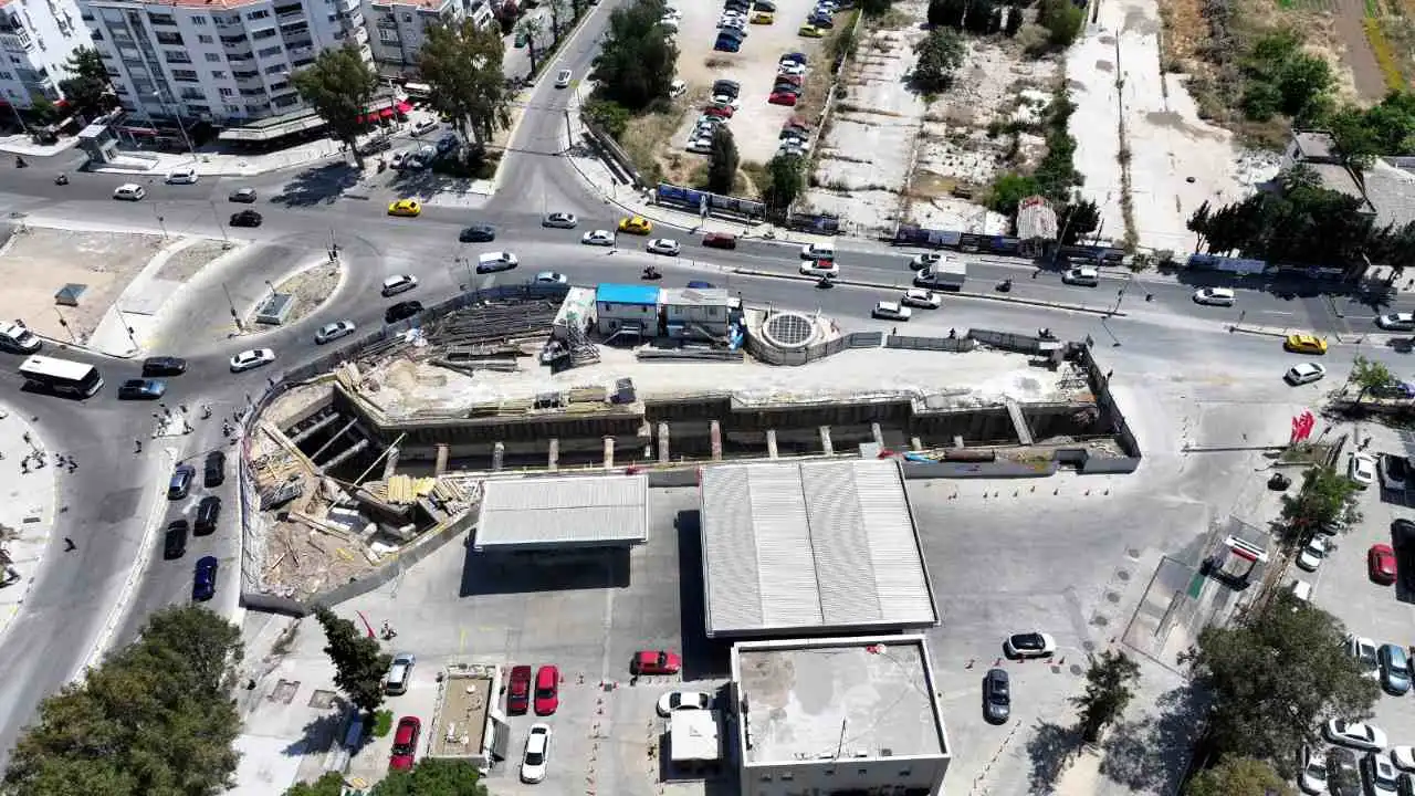 İzmir'de hastane yolcuları için özel yaya tüneli haberinin görseli