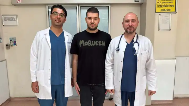 İzmir'de kalbi 6 kez duran genç ikinci hayata uyandı