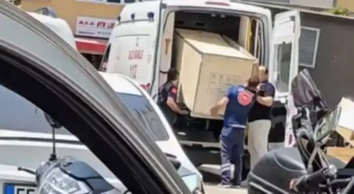 Ambulansla hasta değil, dolap taşıdılar