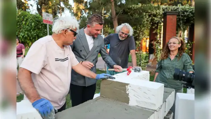 Buca Belediyesi’nden Edip Akbayram'ın anısına heykel