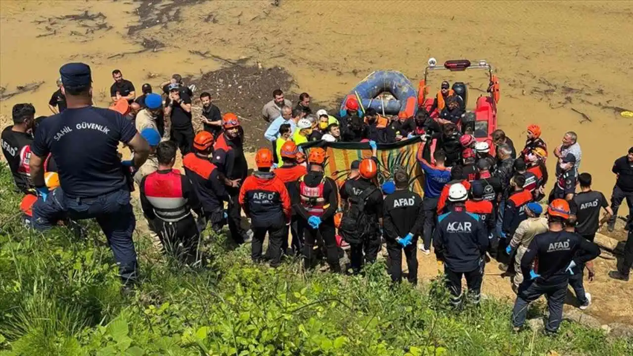 Trabzon'da selde kaybolan kişinin cansız bedeni 5 gün sonra bulundu haberinin görseli