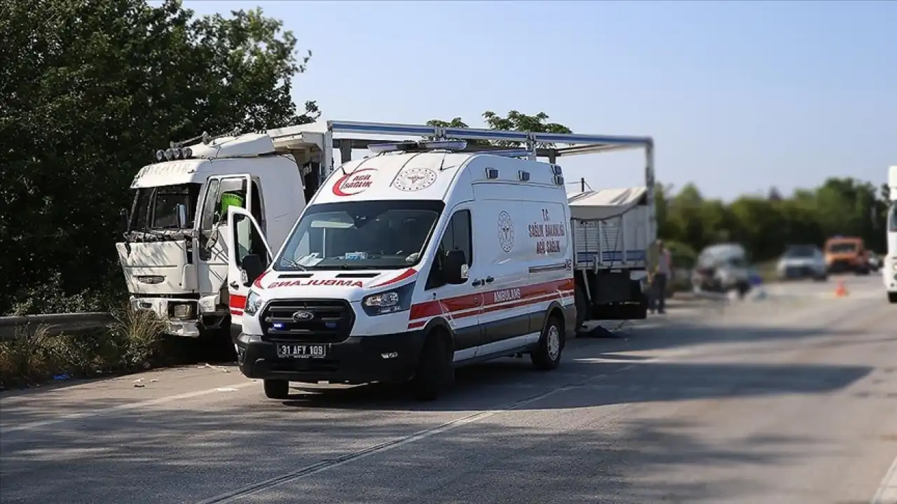 Bakan Yerlikaya açıkladı: Bayramın üçüncü gününde 722 trafik kazasında 6 kişi hayatını kaybetti haberinin görseli