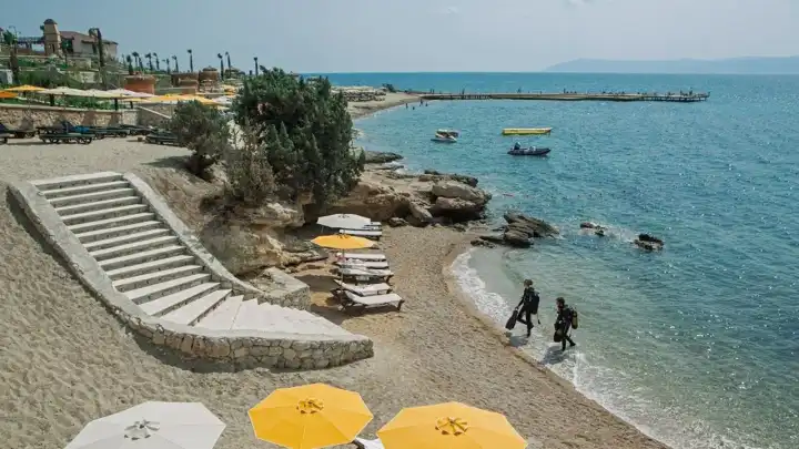 Seferihisar’daki Beach Clublar ile yaz tatilinizi baştan yaratın! haberinin görseli