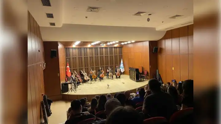 EÜ'de Viyolonsel Dinletisi