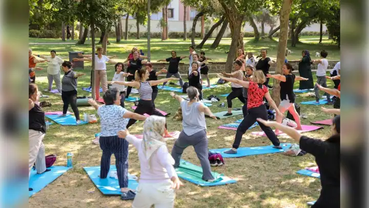 Hasanağa Bahçesi'nde ücretsiz yoga
