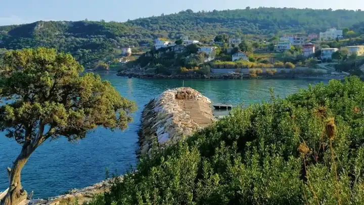 İzmir'de olduğunu duyunca şaşıracaksınız: Bu köyde çok az kişinin bildiği bir koy var... Huzuru burada bulacaksınız!