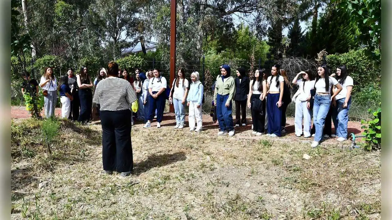 İzmir'de yeni çiftçiler İZTAM’da yetişiyor haberinin görseli