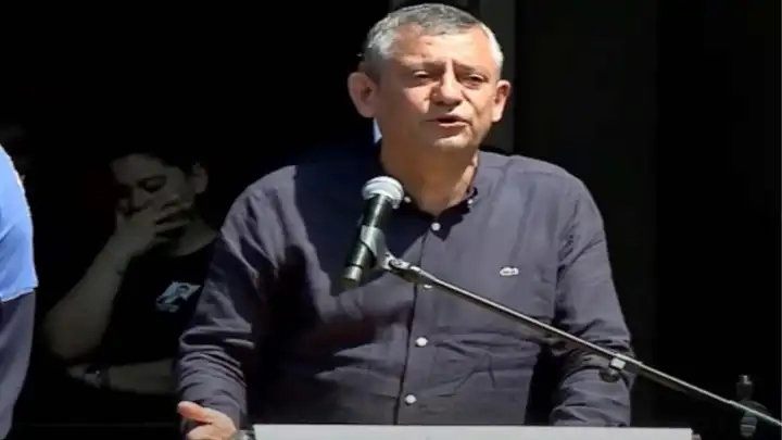 Özel, gözyaşları içinde Ferdi Zeyrek'i uğurluyor!