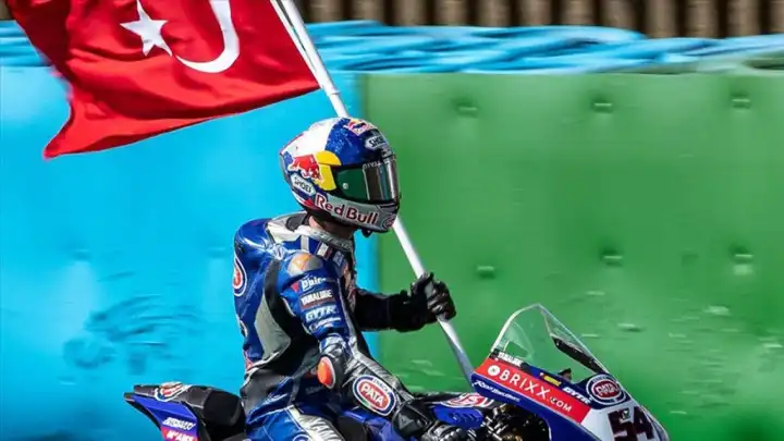Toprak Razgatlıoğlu Superbike kariyerini noktaladı: MotoGP’de yarışacak