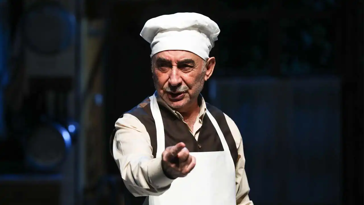 Bir devir kapanıyor: Şener Şen sahnelere veda etti haberinin görseli