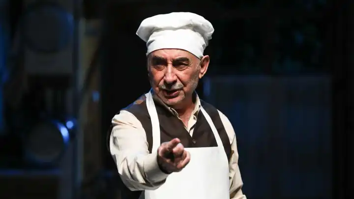 Bir devir kapanıyor: Şener Şen sahnelere veda etti
