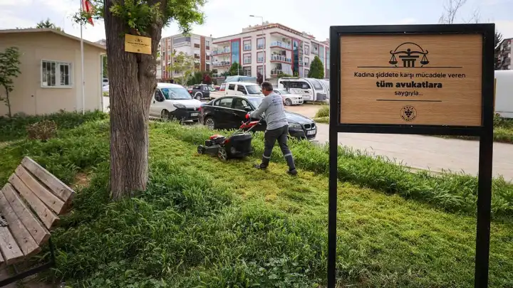 Buca Belediyesi’nden kadına şiddete karşı anlamlı destek haberinin görseli
