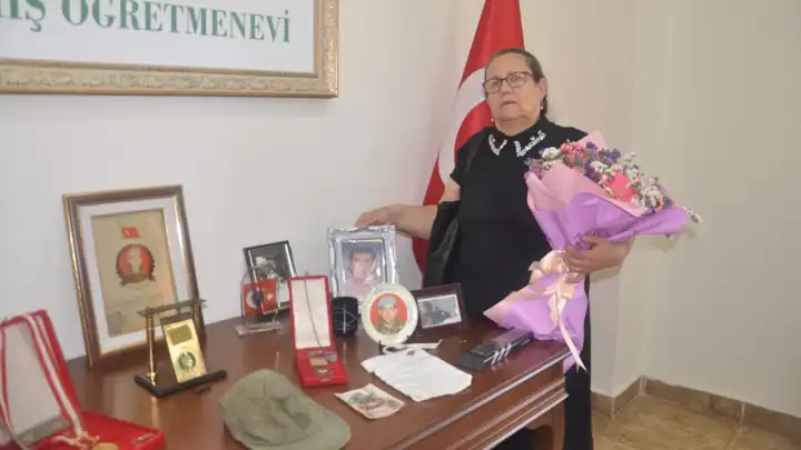 İzmir’de şehit Akbay anısına sergi açıldı