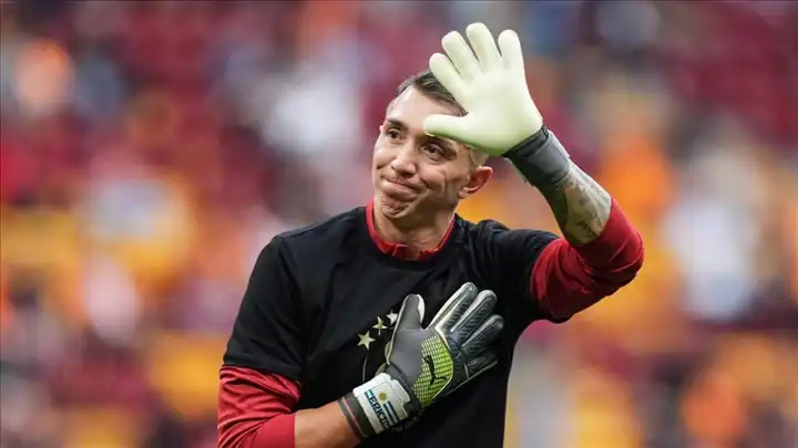 Muslera İstanbul'dan ayrıldı: Veda etmiyorum burası benim evim
