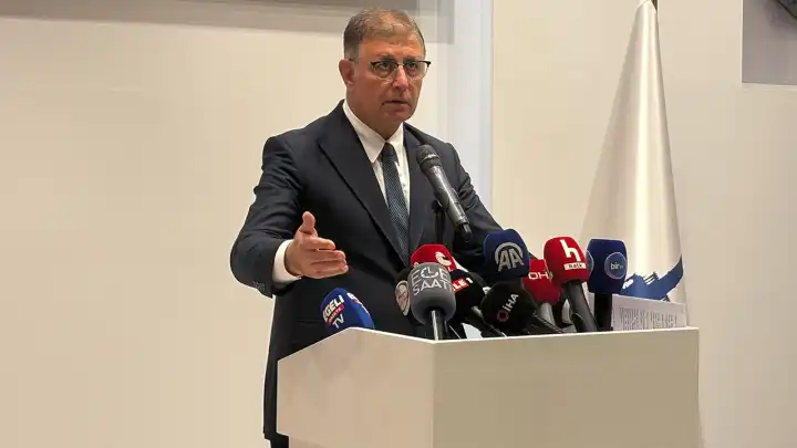 Başkan Tugay’dan sendikalara sert çıkış: İşten çıkarılacak arkadaşların sorumlusu sendika!