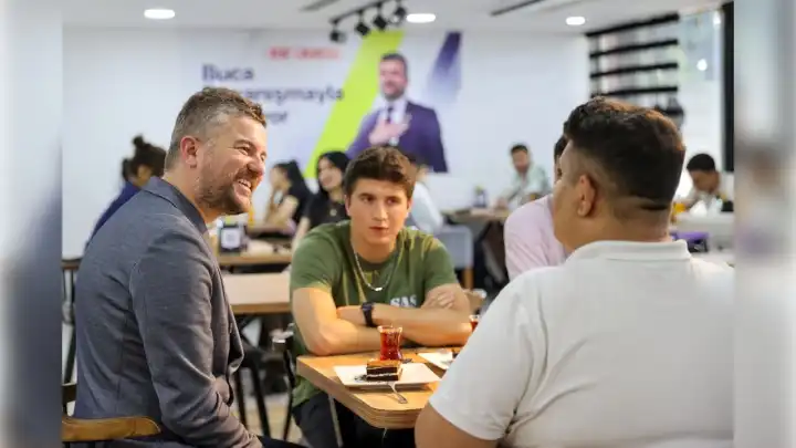 Buca’nın öğrenci dostu Üzüm Cafe’si gençlerin yeni gözdesi oldu