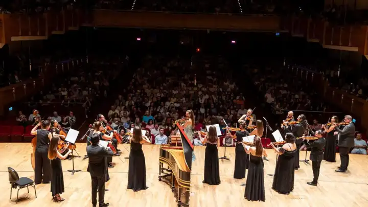 İzmir Oda Orkestrası sezon açılışına hazırlanıyor