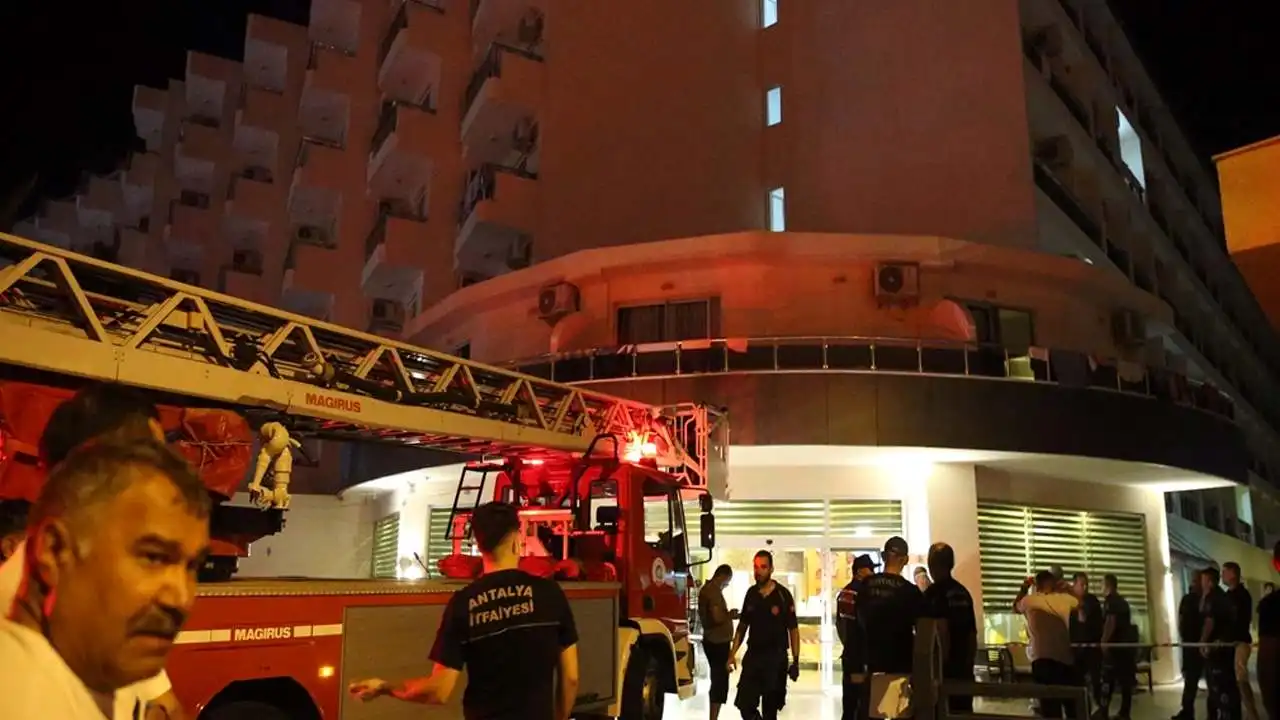 Otelde çıkan yangın büyük paniğe neden oldu! haberinin görseli