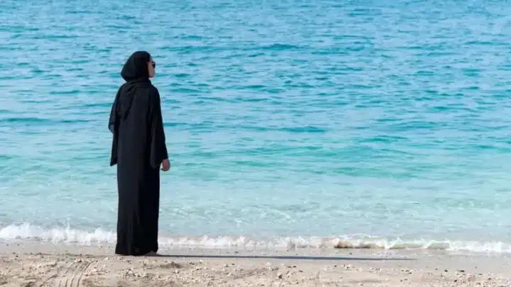 Suriye'de plaj kuralları değişti: Lüks otellere serbest, halka yasak! Kadınlara burkini zorunluluğu