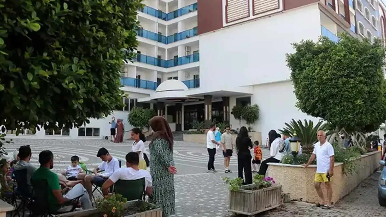 5 yıldızlı otelde büyük yangın:Turistler tahliye edildi! haberinin görseli