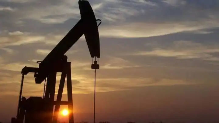 İsrail İranı'ı vurdu petrol fiyatları fırladı!