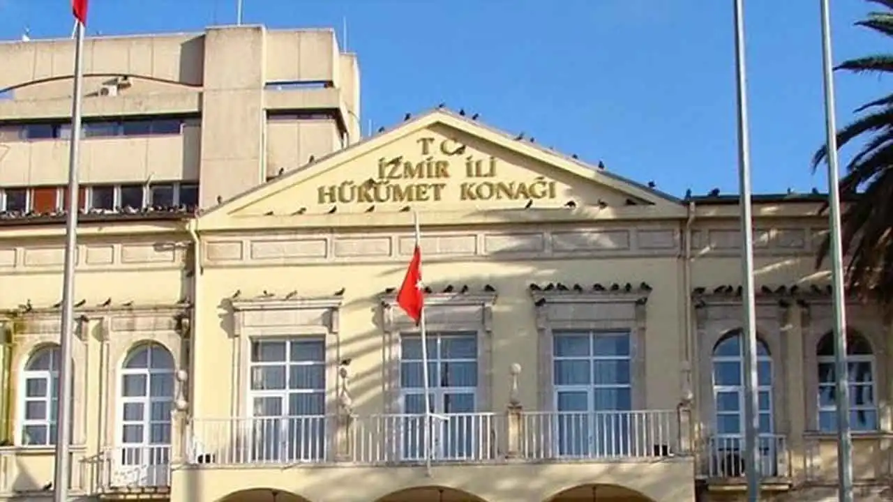 İzmir Valiliği duyurdu: Hafta sonu nüfus müdürlükleri açık olacak  haberinin görseli