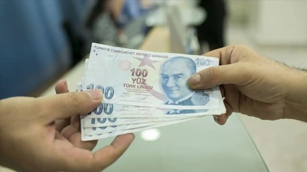 Kamu işçilerine ilk zam teklifi sunuldu, TÜRK-İŞ'ten tepki geldi haberinin görseli