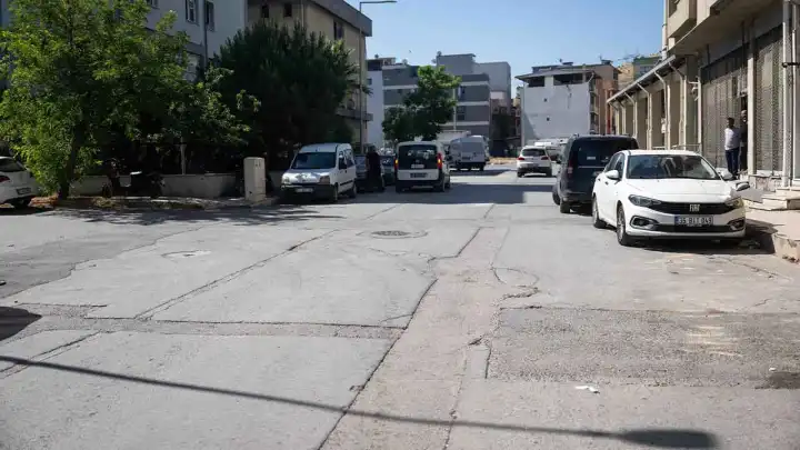 Bornova Belediyesi Işıkkent'te modern yol ve kaldırım projesine başlıyor