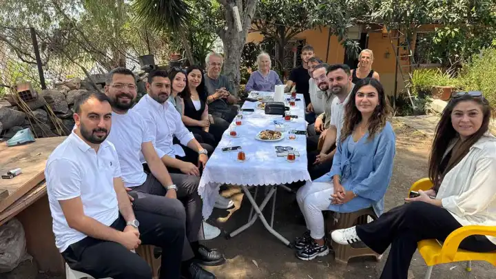 CHP İzmir Gençlik Kolları’ndan gözaltına alınan gençlerin ailelerine ziyaret