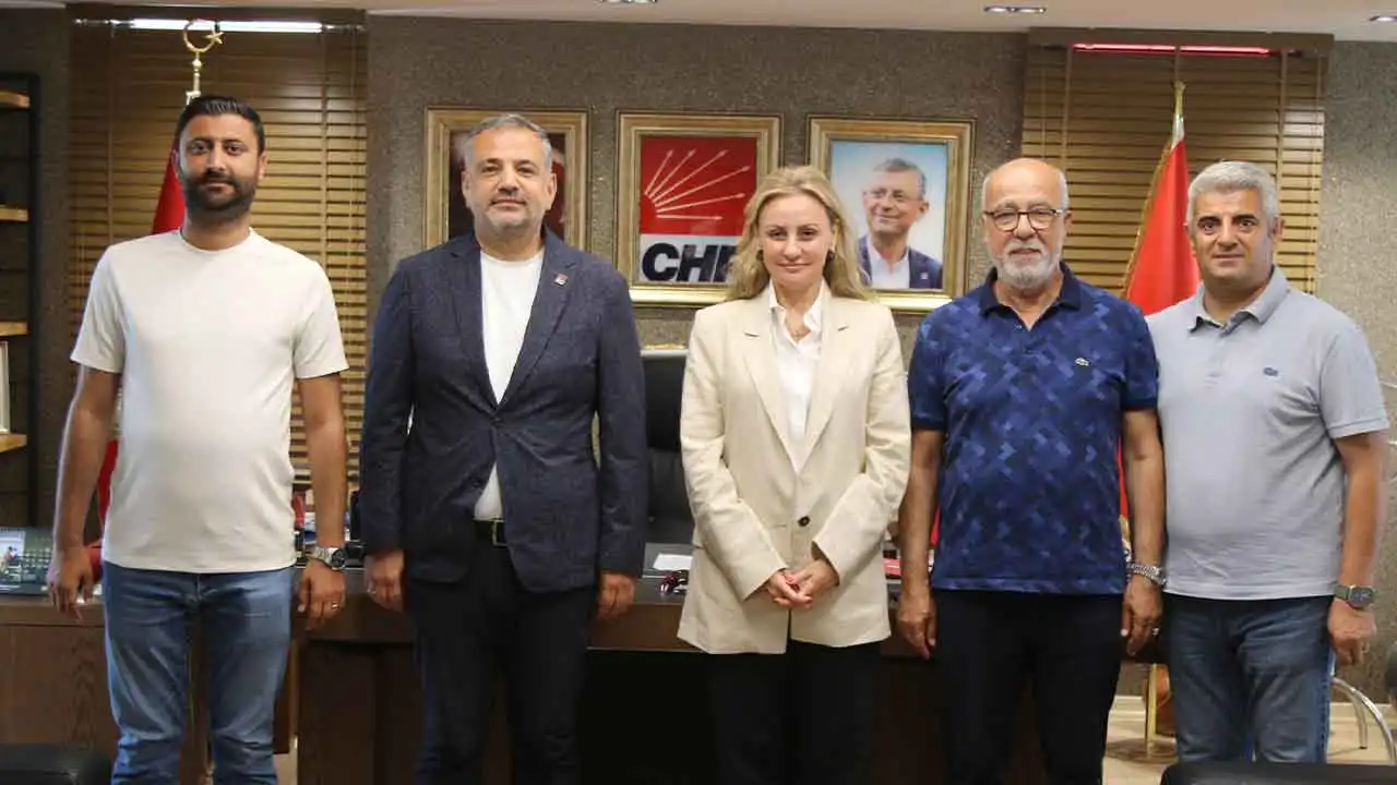 CHP İzmir İl Başkanlığı’nda Ösen’den birliktelik mesajı haberinin görseli