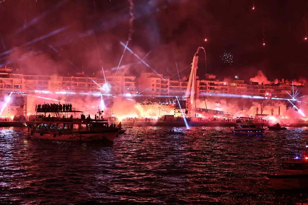 Göztepe 100. yaşını büyük coşkuyla kutladı  haberinin görseli