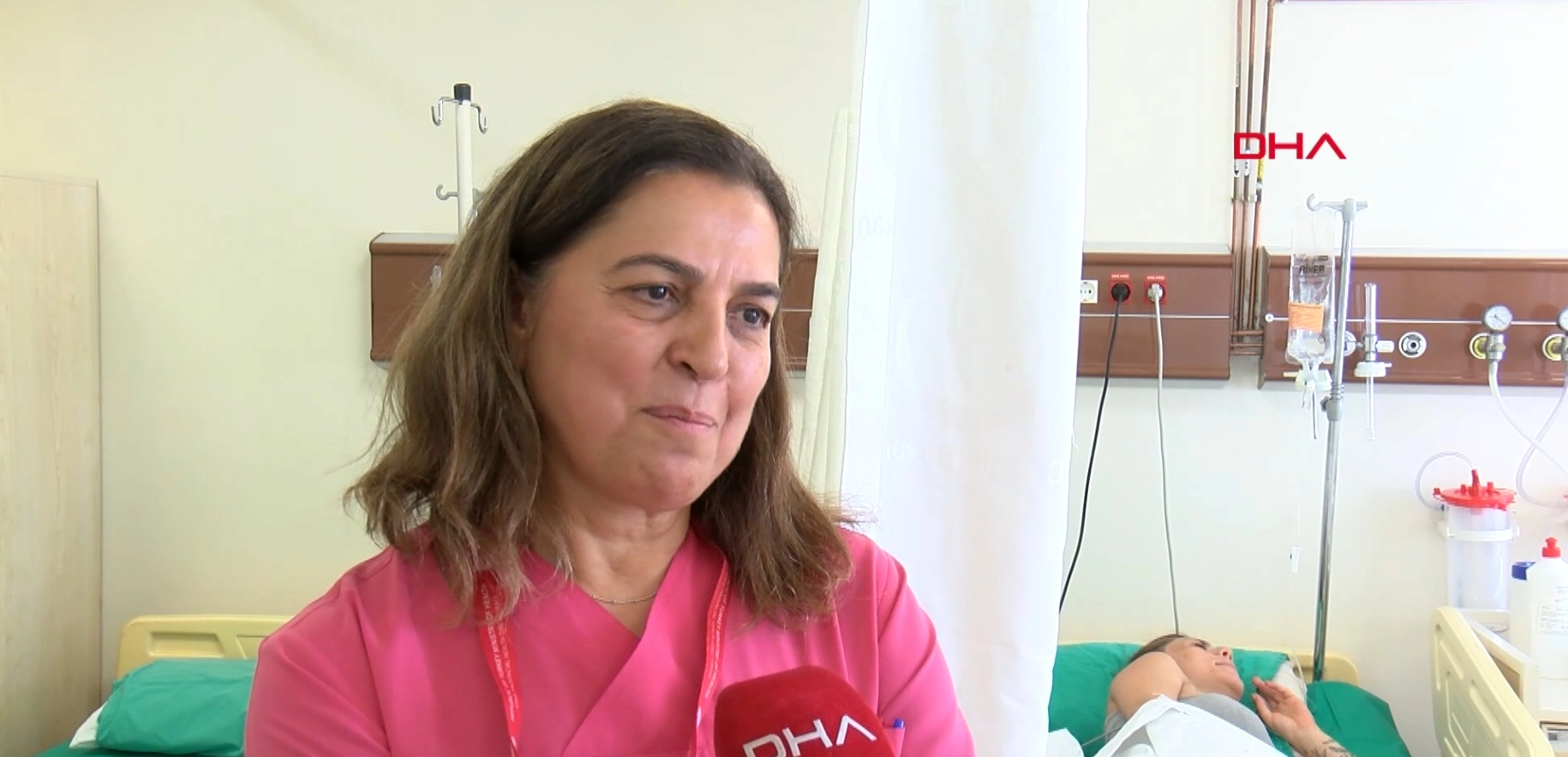 40 yıldır bebeklerin ilk nefesine şahitlik ediyor başlıklı video haberin görseli