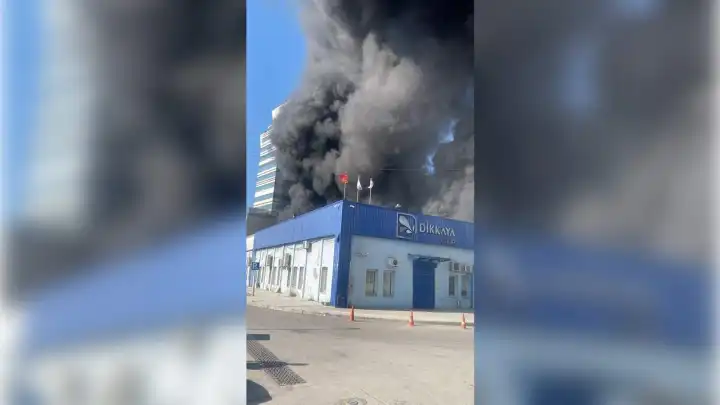 İzmir'de hastane yanında çıkan büyük yangın kontrol altına alındı!