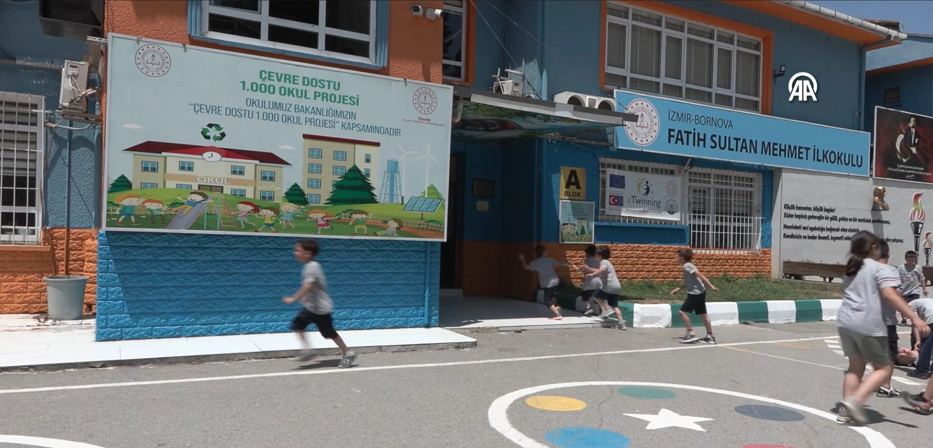 İzmir’de öğrenciler geri dönüşümle kantinden alışveriş yapıyor başlıklı video haberin görseli