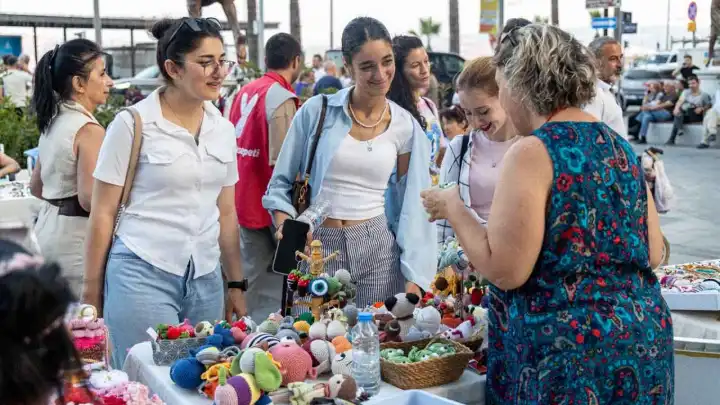 Karşıyaka’da El Emeği Gece Pazarı’na Yoğun İlgi