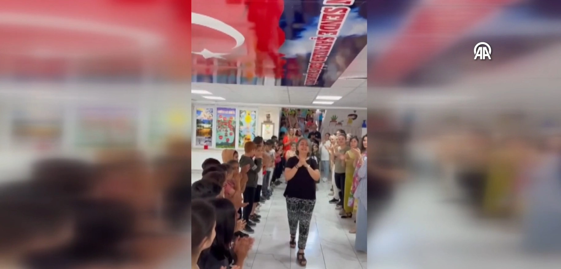 30 yıllık meslek hayatının ardından emekli olan öğretmene duygulandıran veda başlıklı video haberin görseli
