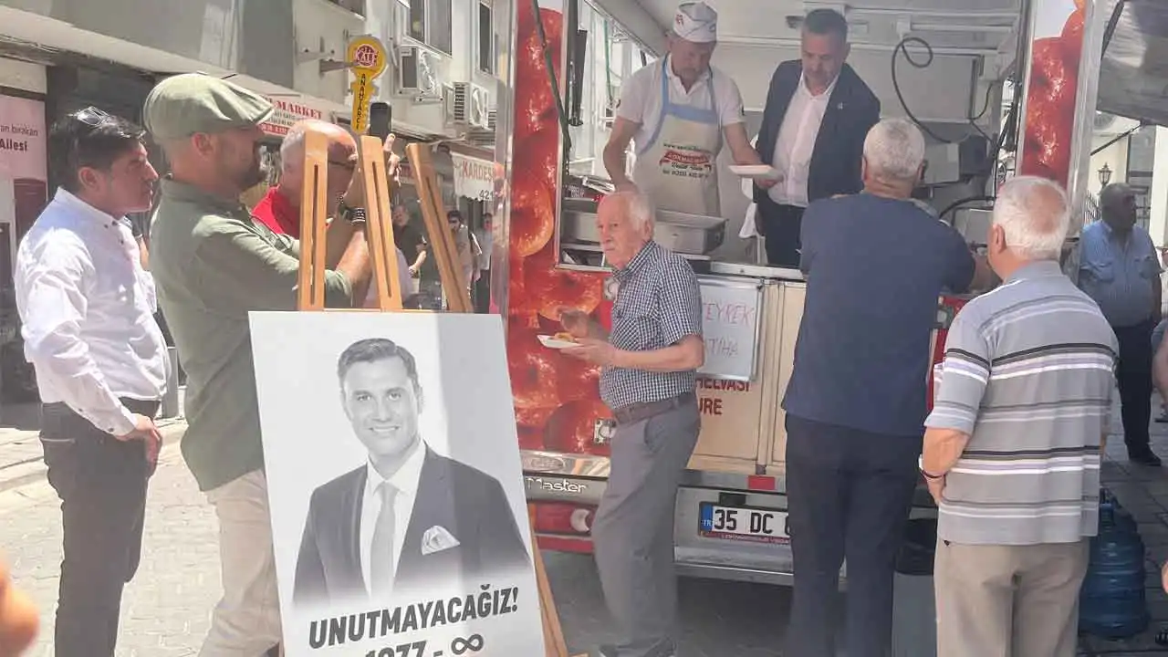 CHP İzmir Zeyrek için lokma dağıttı haberinin görseli