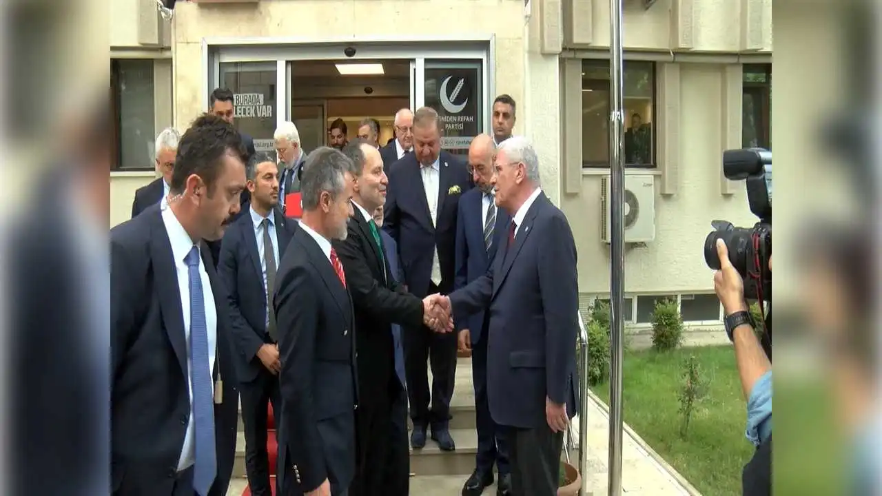 Dervişoğlu, Erbakan ile bir araya geldi haberinin görseli